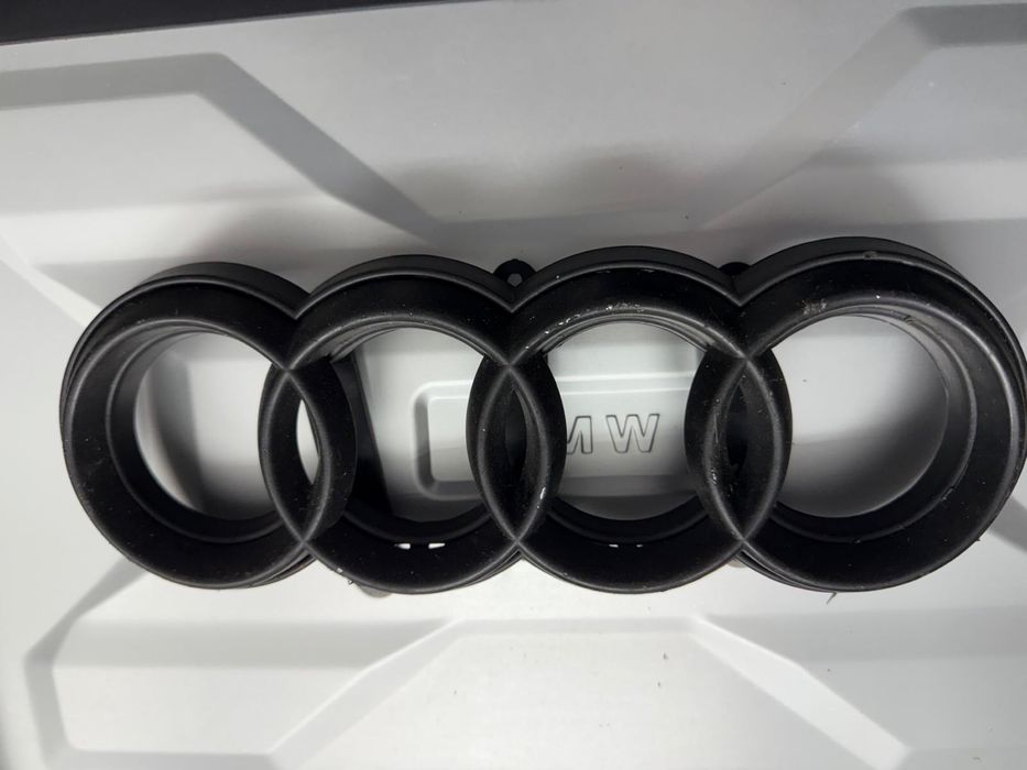 Emblemat audi a4 b6 kola czarne