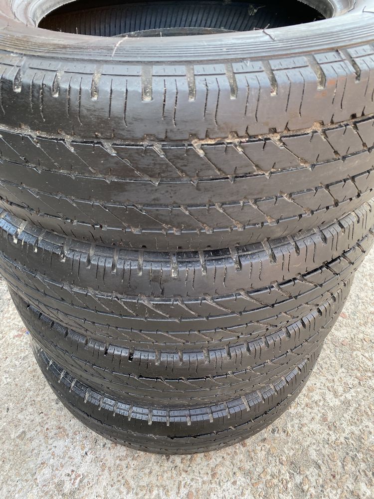 215x75 r16C.  Гума вантажна цешка 215 75 р16 С Sava ідеал