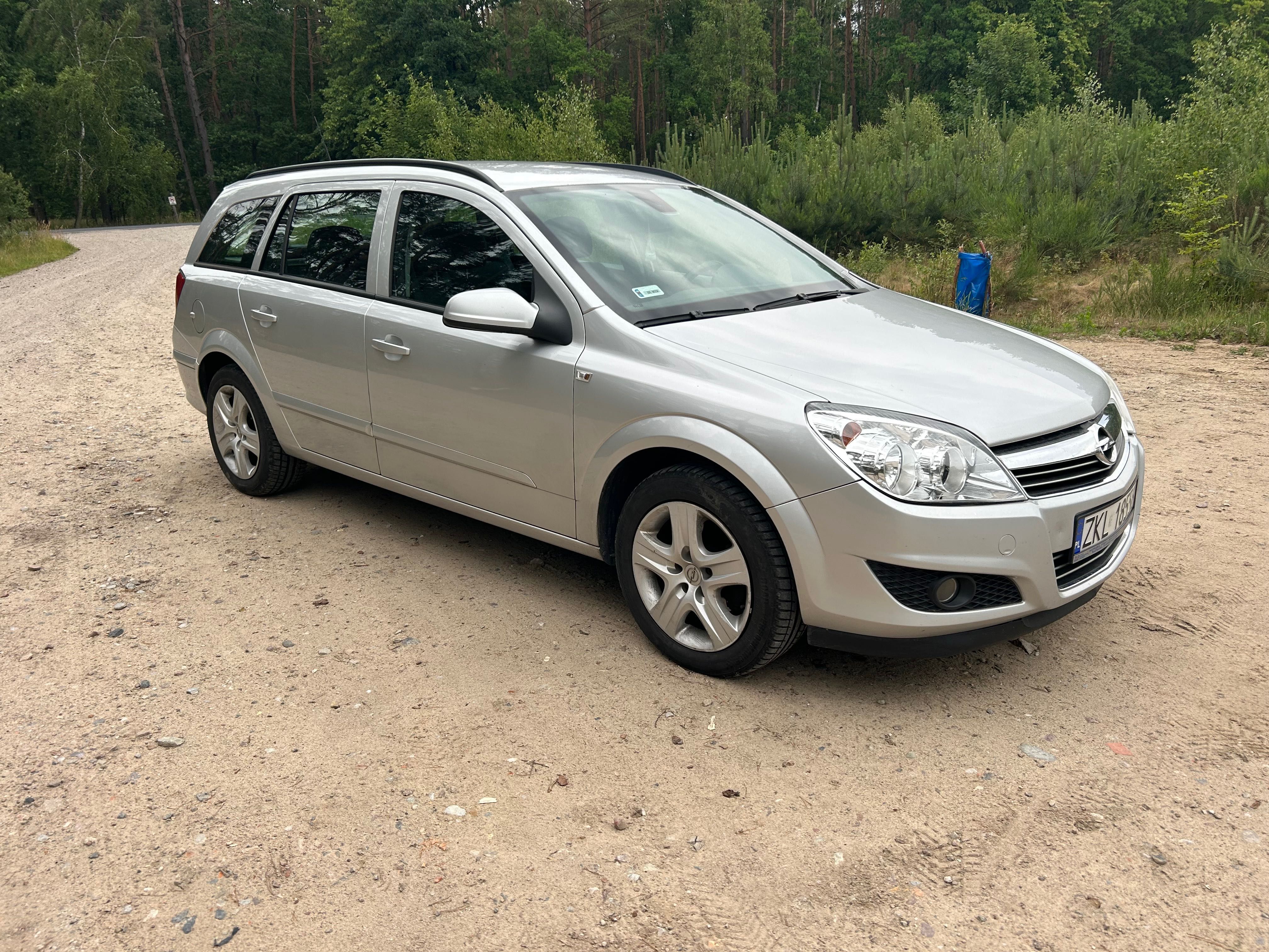 Astra 2009 zarejestrowana ubezpieczona klima 1,7 diesel