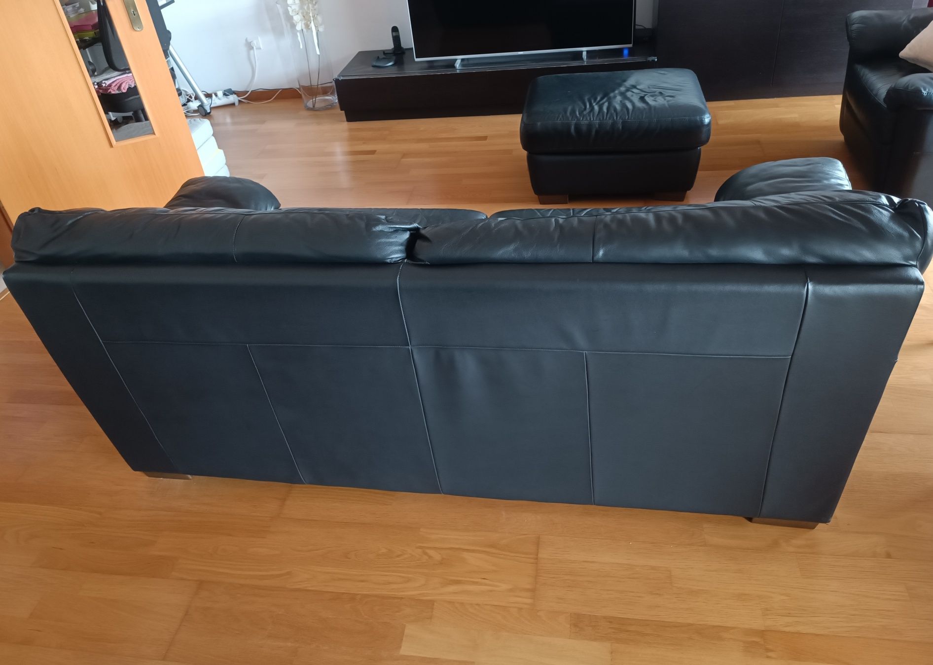 Sofá 3 lugares em pele IKEA modelo Vreta