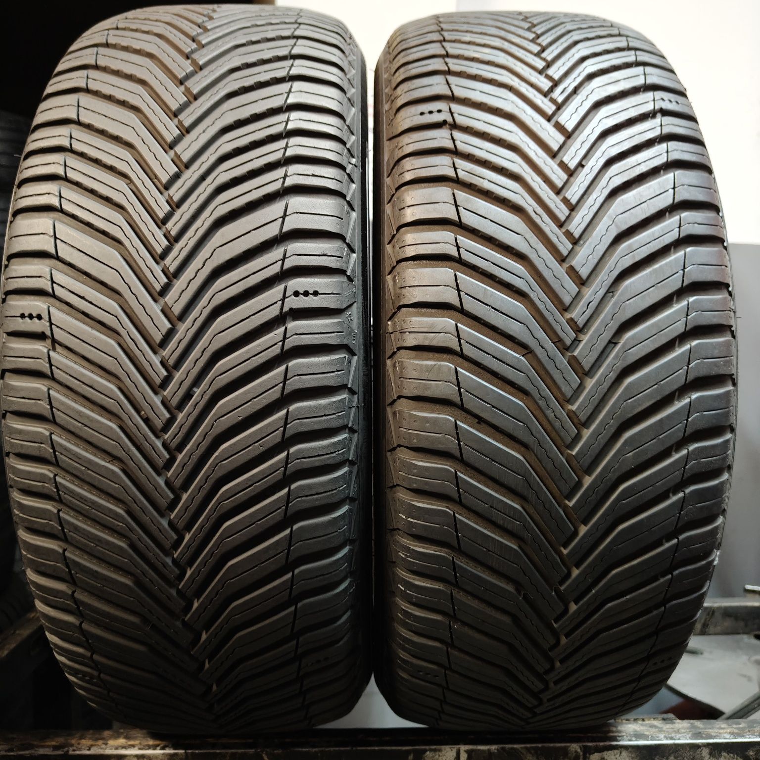 235/50/19 XL Sprzedam parę opon całorocznych Michelin