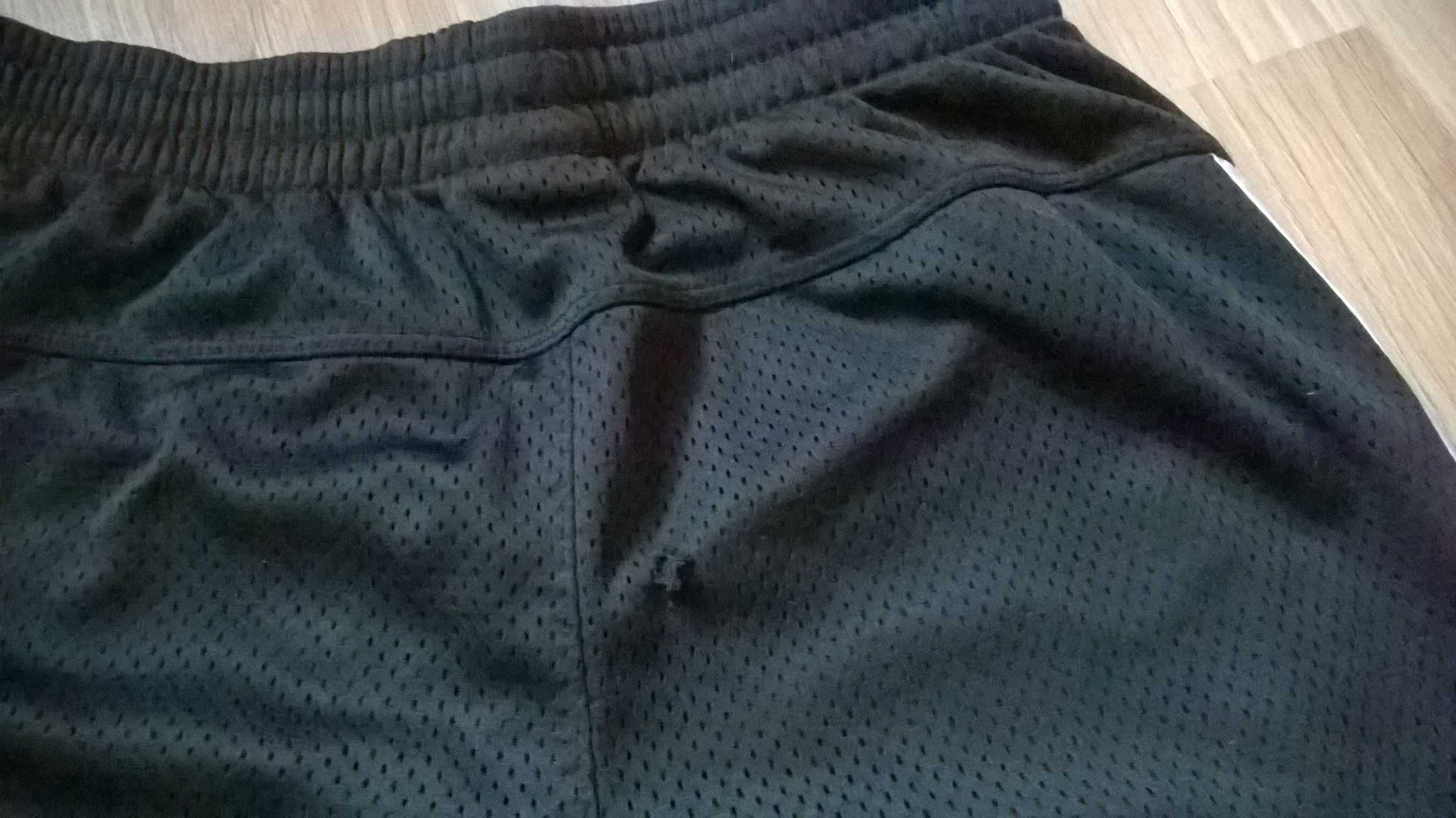Spodenki Adidas (140-146 cm) 10-14 lat /uszkodzone/