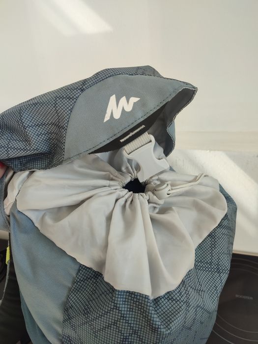 Quechua – це французький бренд одягу та спорядження для пішого туризму