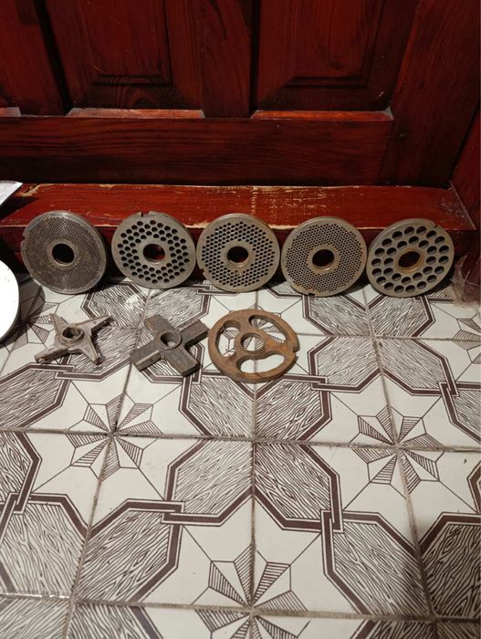 Ножі та решітки до мʼясорубки KG