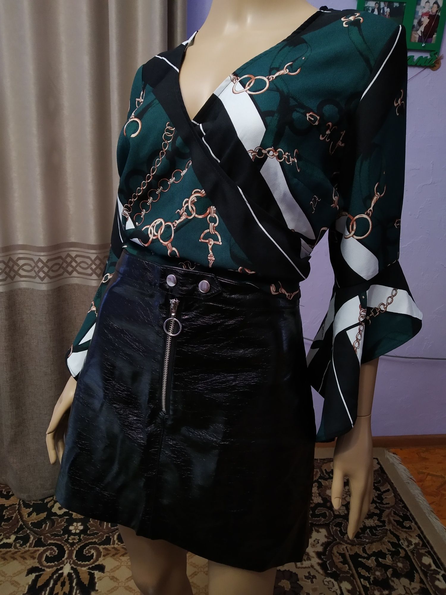 Красивая кожаная юбка/Плотная лаковая H&M/Трендова лакова спідниця