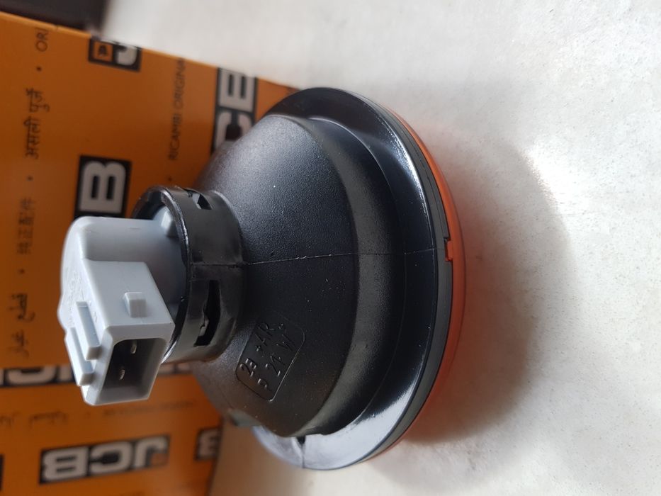 Klosz lampy tylnej JCB Fastrac seria 7000 - 160,- netto