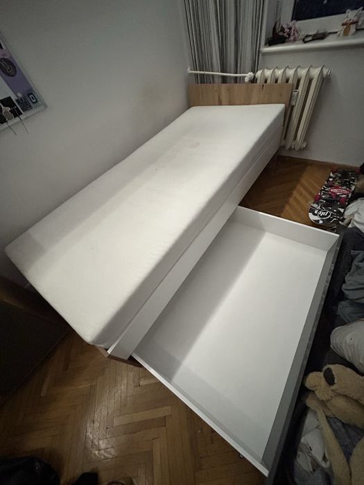 Łóżko z materacem, komoda i szafa w dobrym stanie