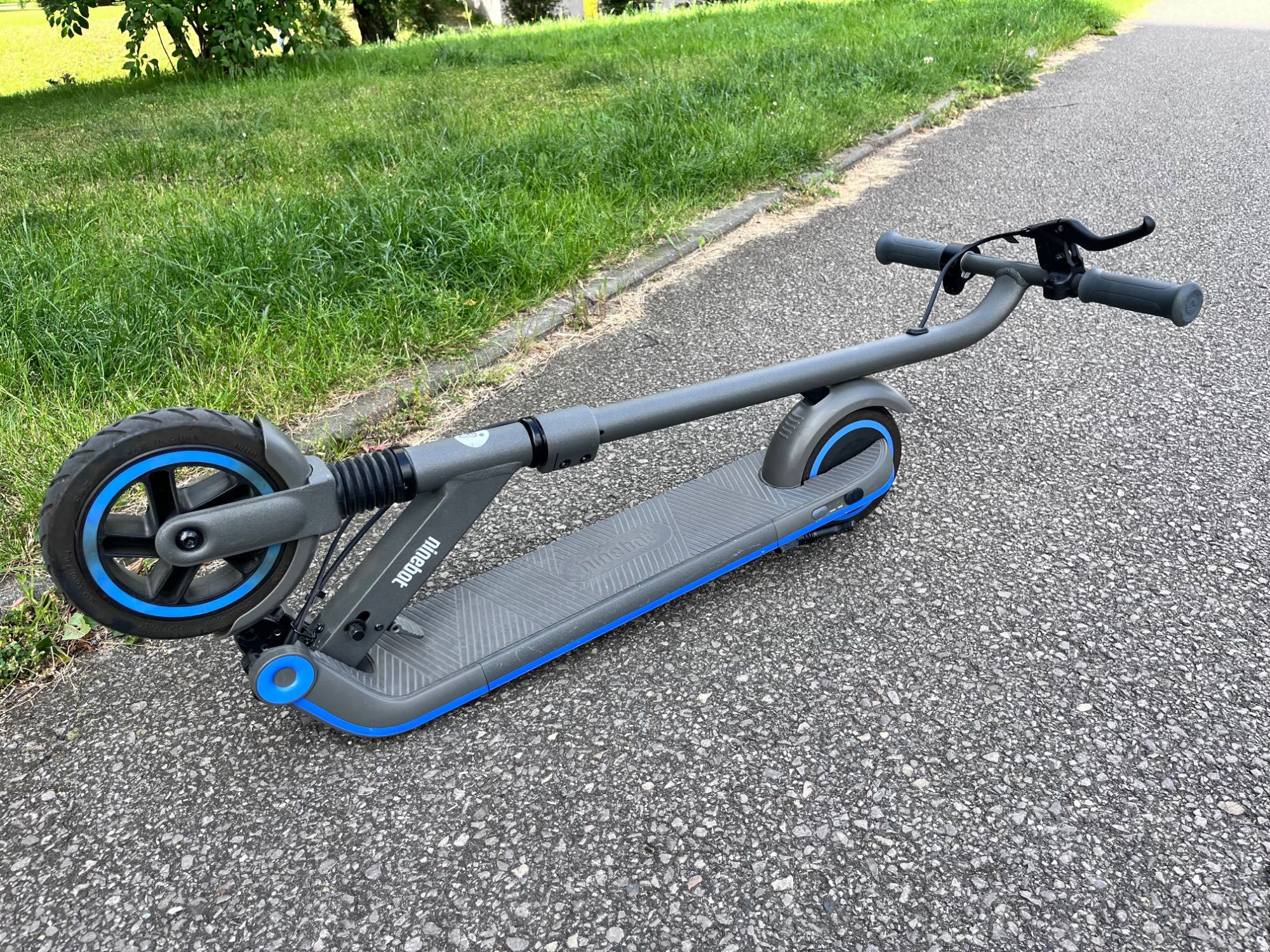 Hulajnoga elektryczna Segway Ninebot Zing E10