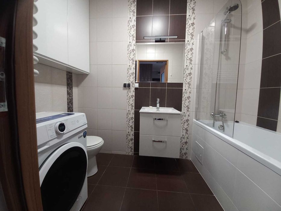 Wynajmę mieszkanie 60 m PARTER 3 pokoje loggia piwnica ul. Różna