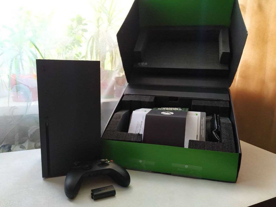 Продам XBOX series X 1ТВ