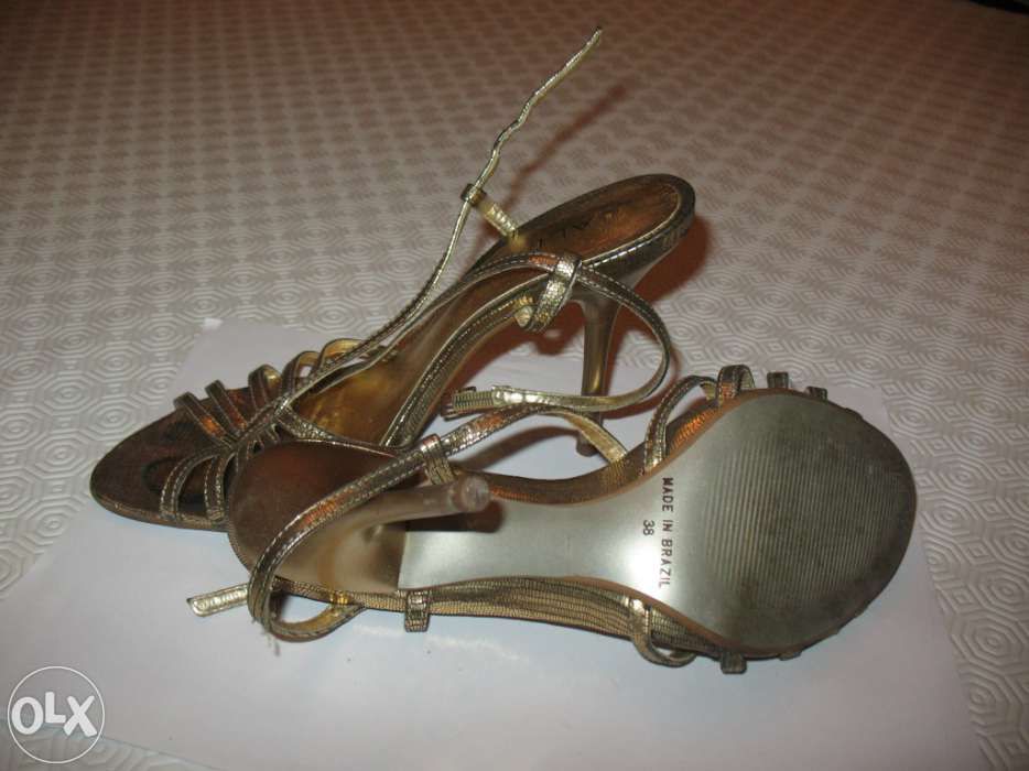 Sapatos Aldo Dourados