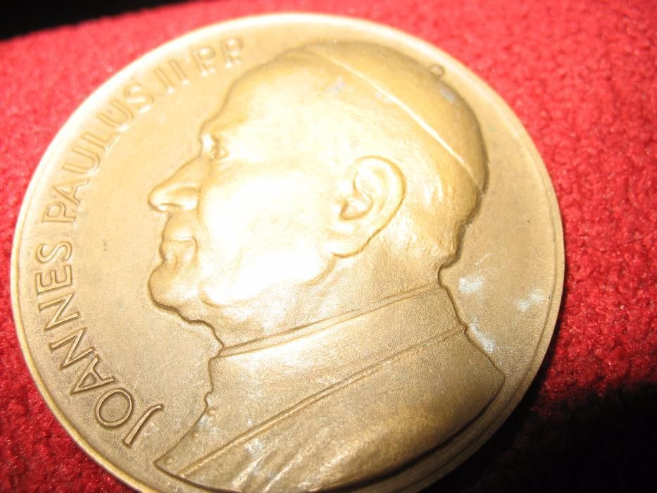 продам бронзовую мемориальную медаль Иоанна Павла II p.p