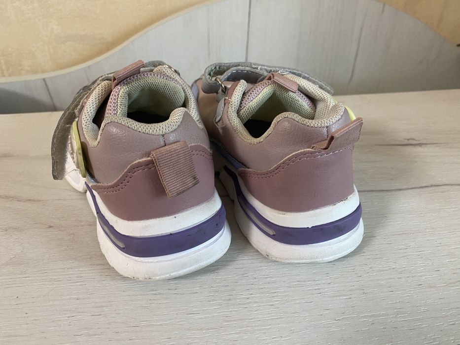 Кросівки для дівчинки 26 р