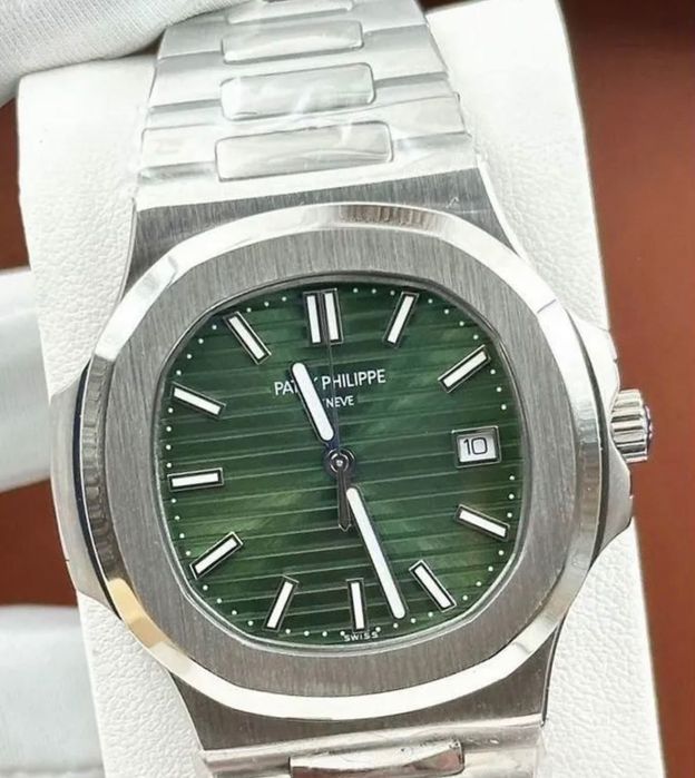 Часы Patek Philippe Nautilus Green dial