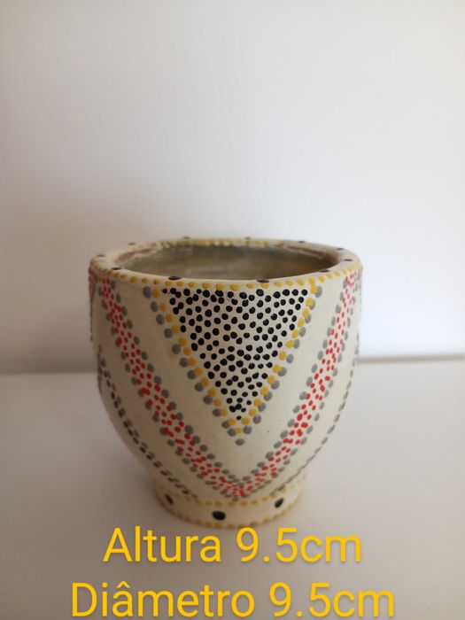 Pequeno vaso cerâmica para secretária. 9.5cm.