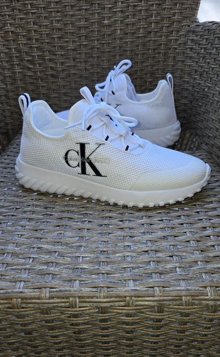 жіночі кросівки на кожен день від Calvin Klein