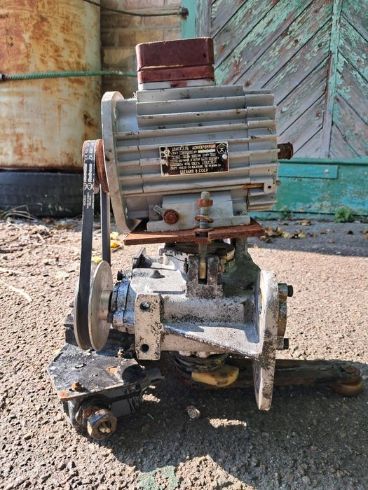 Редуктор двері ліфта РПД