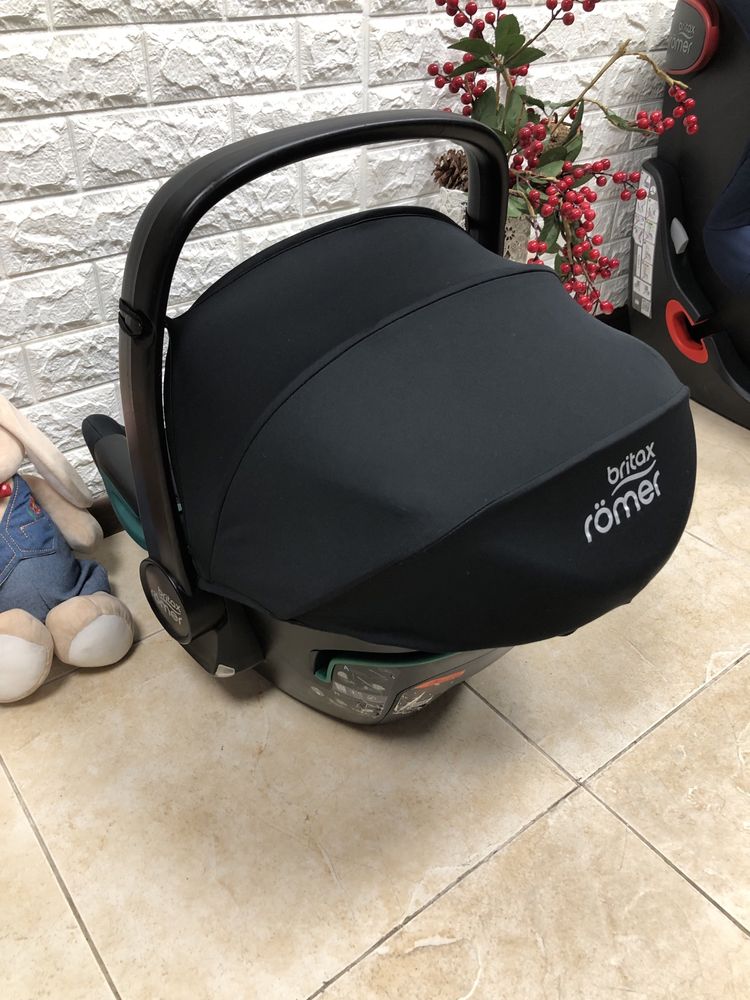 Автокрісло Britax Römer BABY-SAFE iSENSE Група 0+ (0-13 кг) брітакс