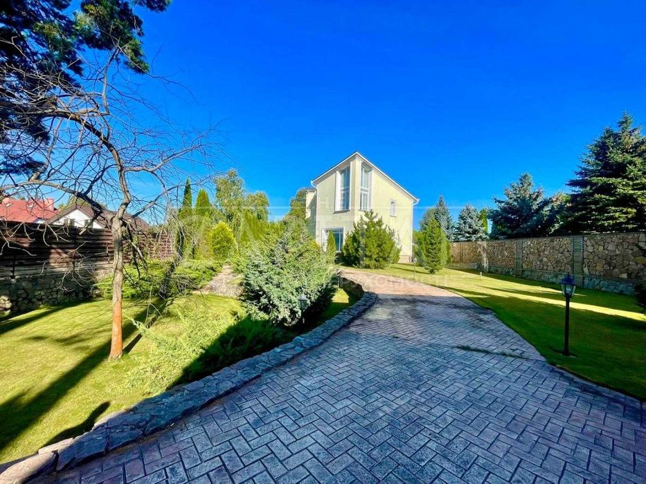 ВЕЛИЧНА РЕЗИДЕНЦІЯ біля води 420м2 — розкіш і приватність у Плютах