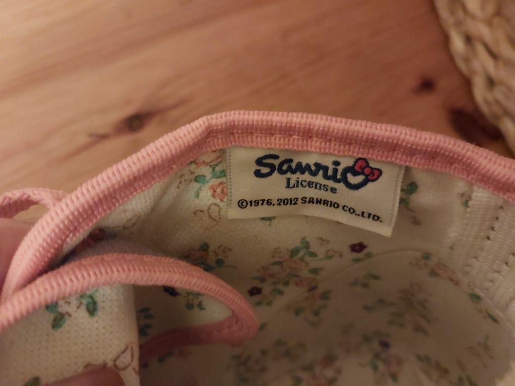 Trampki dla dziewczynki ,, hello kitty,,rozmiar 33 NOWE