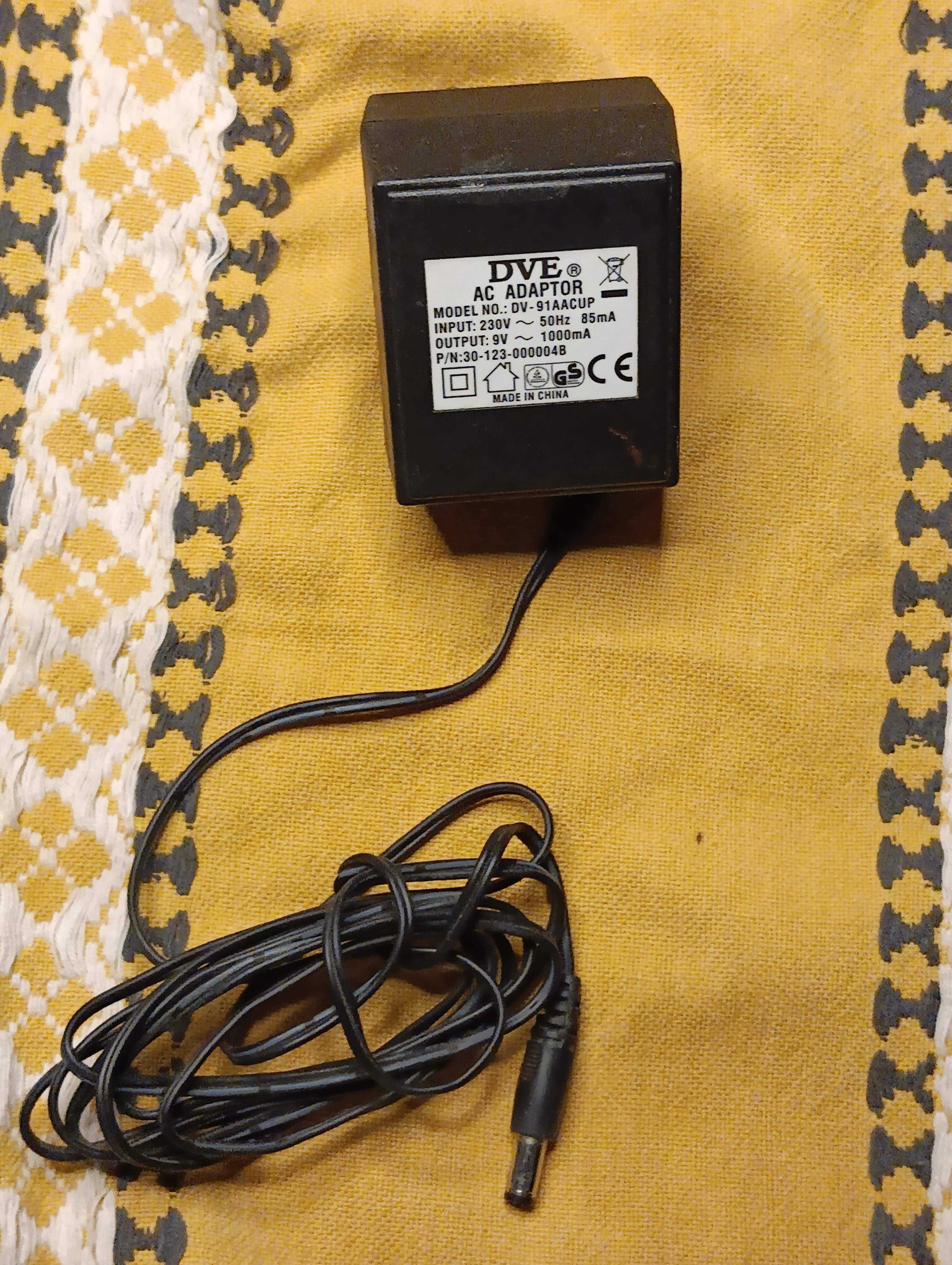 Блок живлення питания 9V ~ 1000mA DVE DV-91AACUP (5.5X2.5mm)