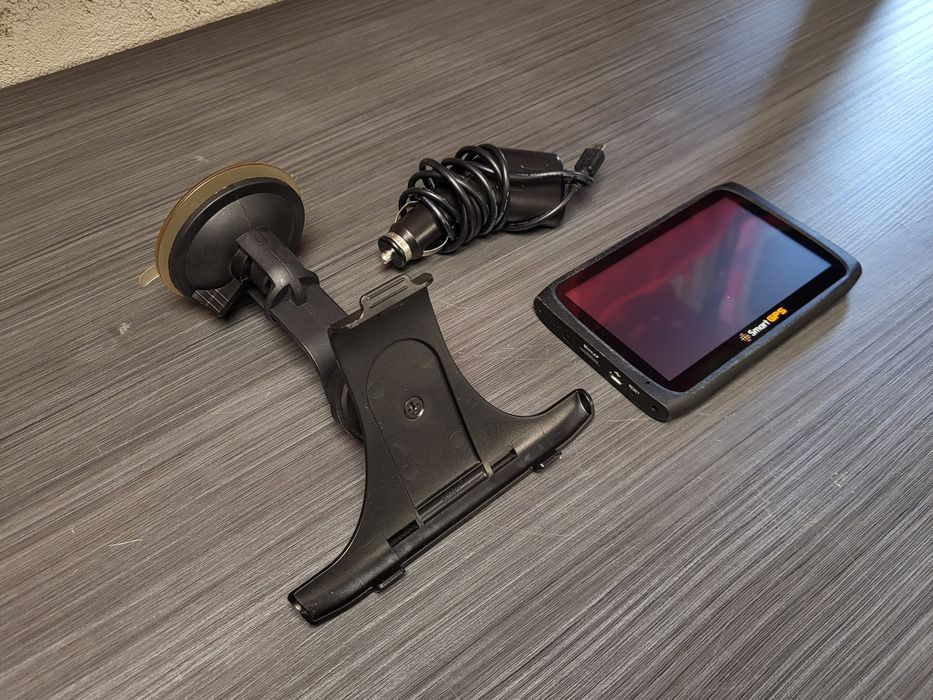 Nawigacja samochodowa SmartGPS SG720 + montaż i ładowarka