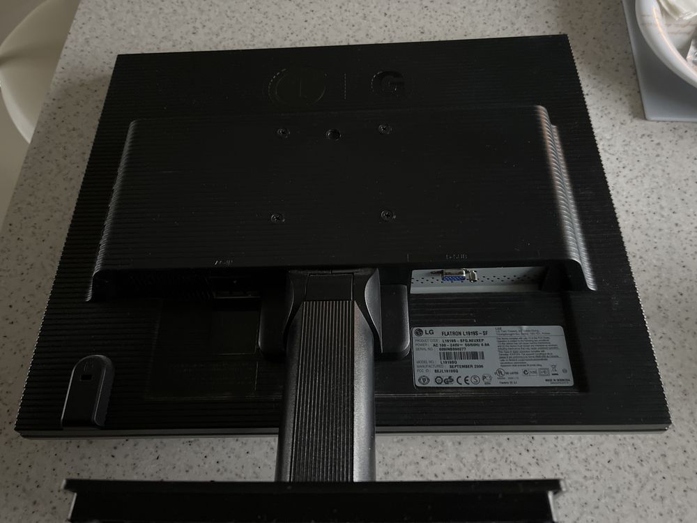 Monitor LG 19 calowy