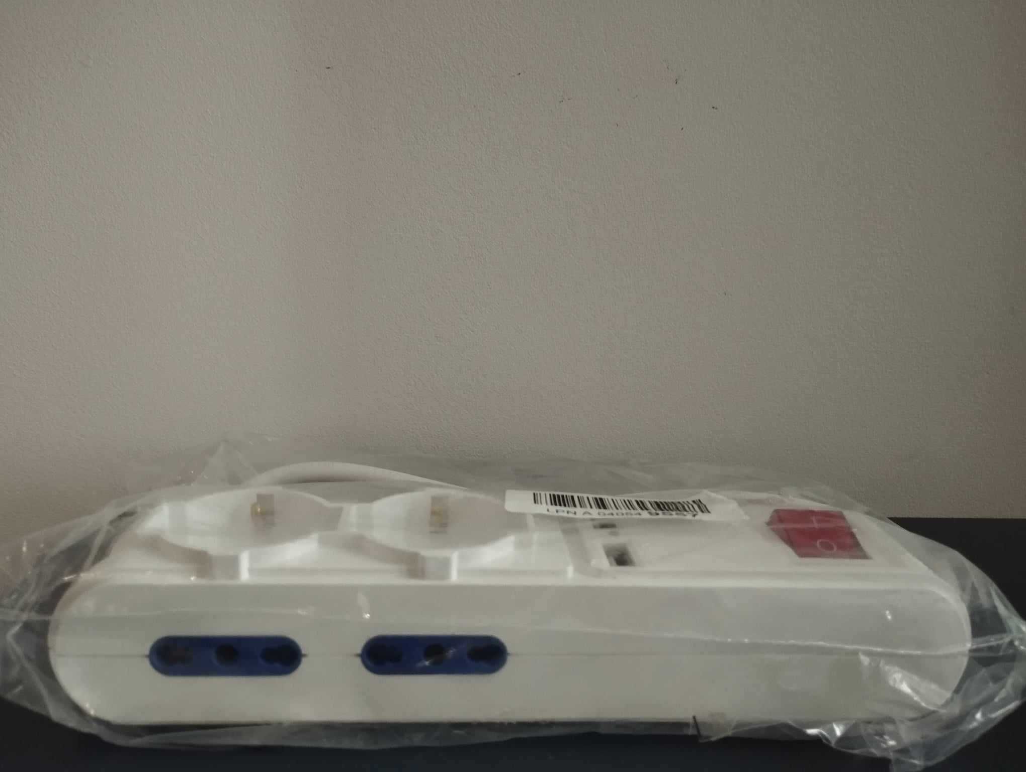 Wielofunkcyjne gniazdo 6 gniazd 2USB zawierają 2 wielokrotne 4 włoskie