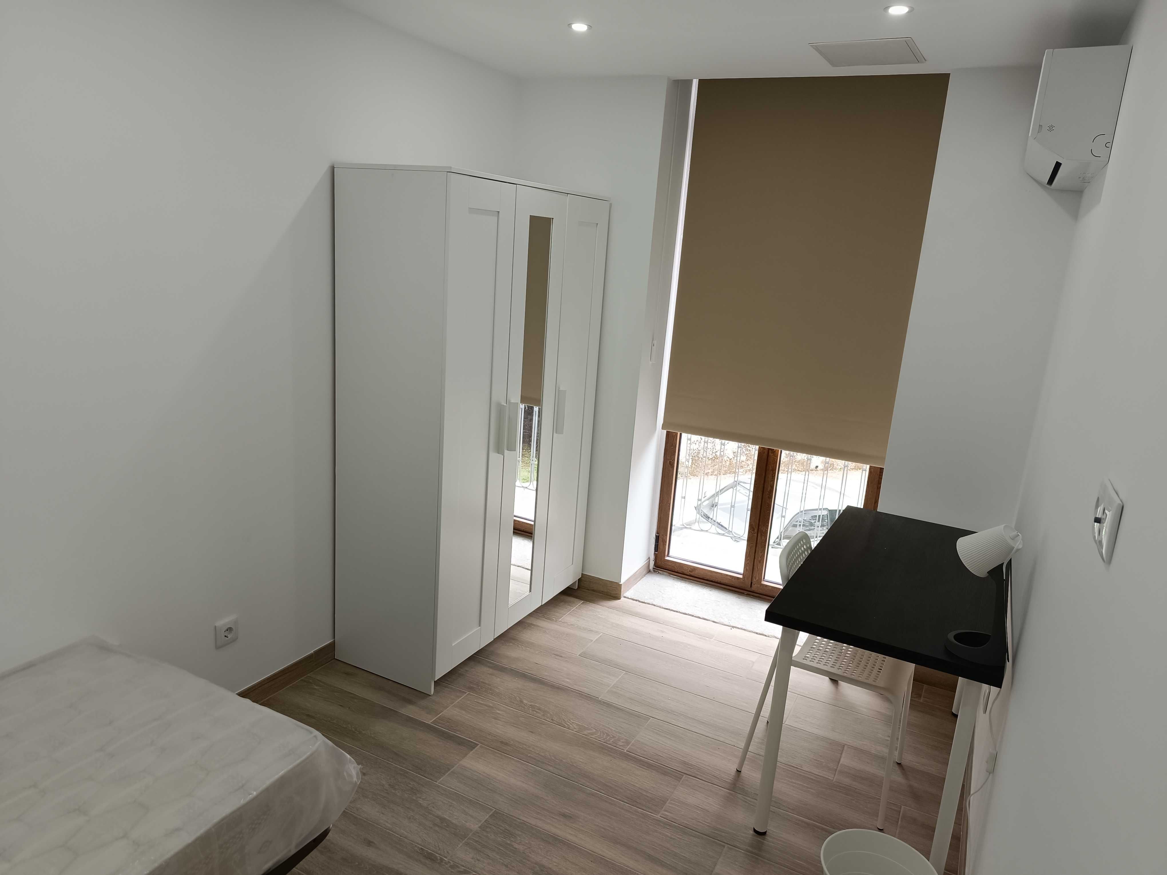 Quarto individual estudante em casa nova