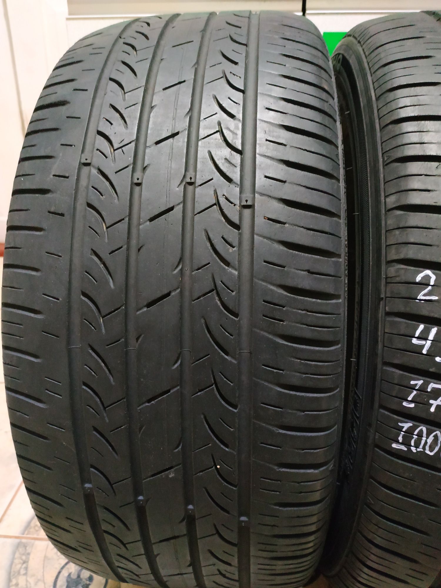 Шини 225 45 17 KUMHO SOLUS KH 25 ВСЕСЕЗОНІ  є комплекти і пари