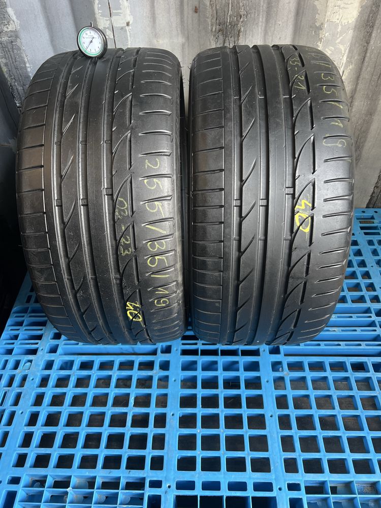 * Opony Bridgestone 255/35/19 para