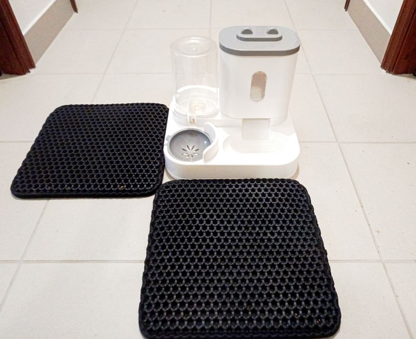 Comedouro e bebedouro