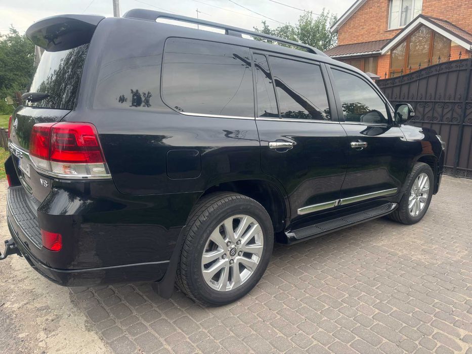 Toyota Land Cruiser 200 дизель автомат