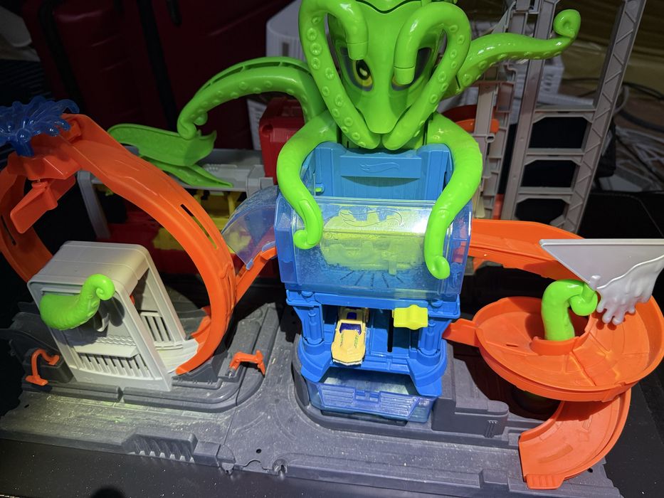 Hot wheels ośmiornica - jak nowa.