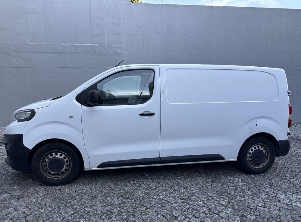 Alugo Carrinha Peugeot Expert ao dia.