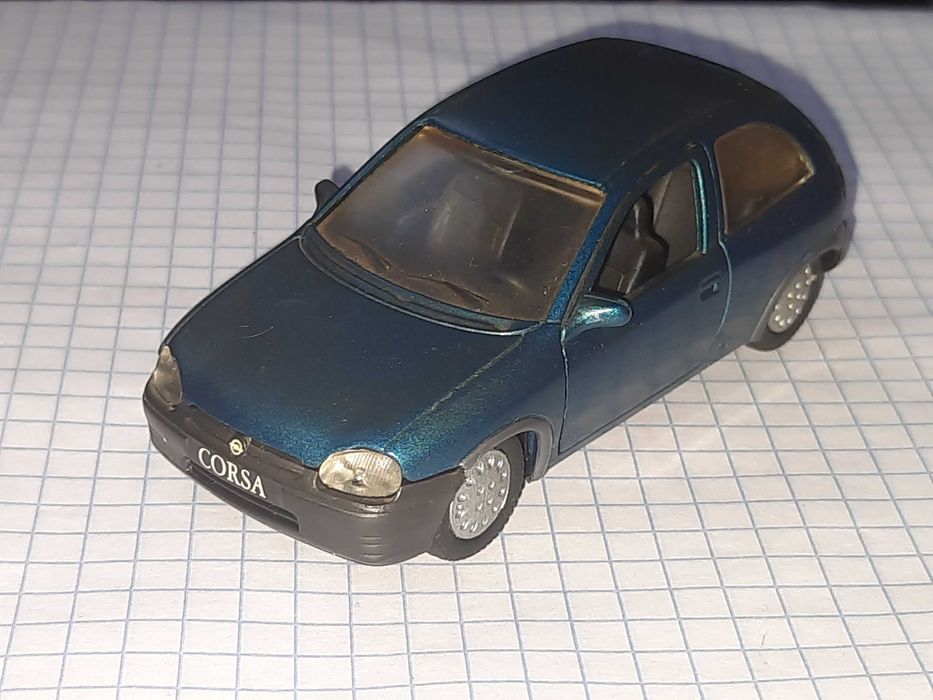 Модель автомобіля Opel Corsa 1:43 made in Germany