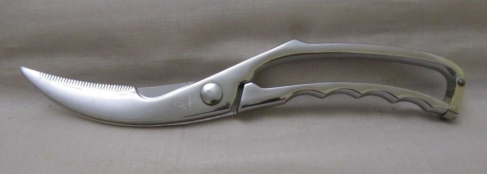 Старі кухонні ножиці.