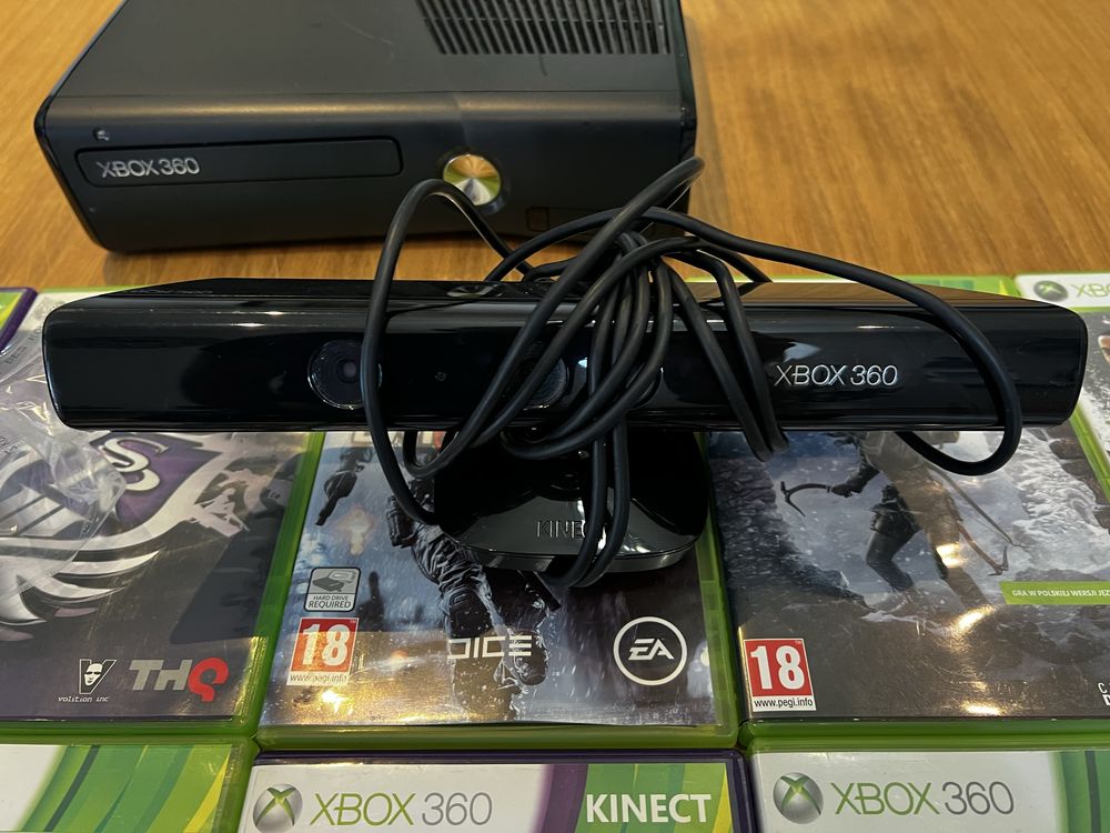 XBOX 360 uszkodzony + dwa pady - Kinect + 10 gier !