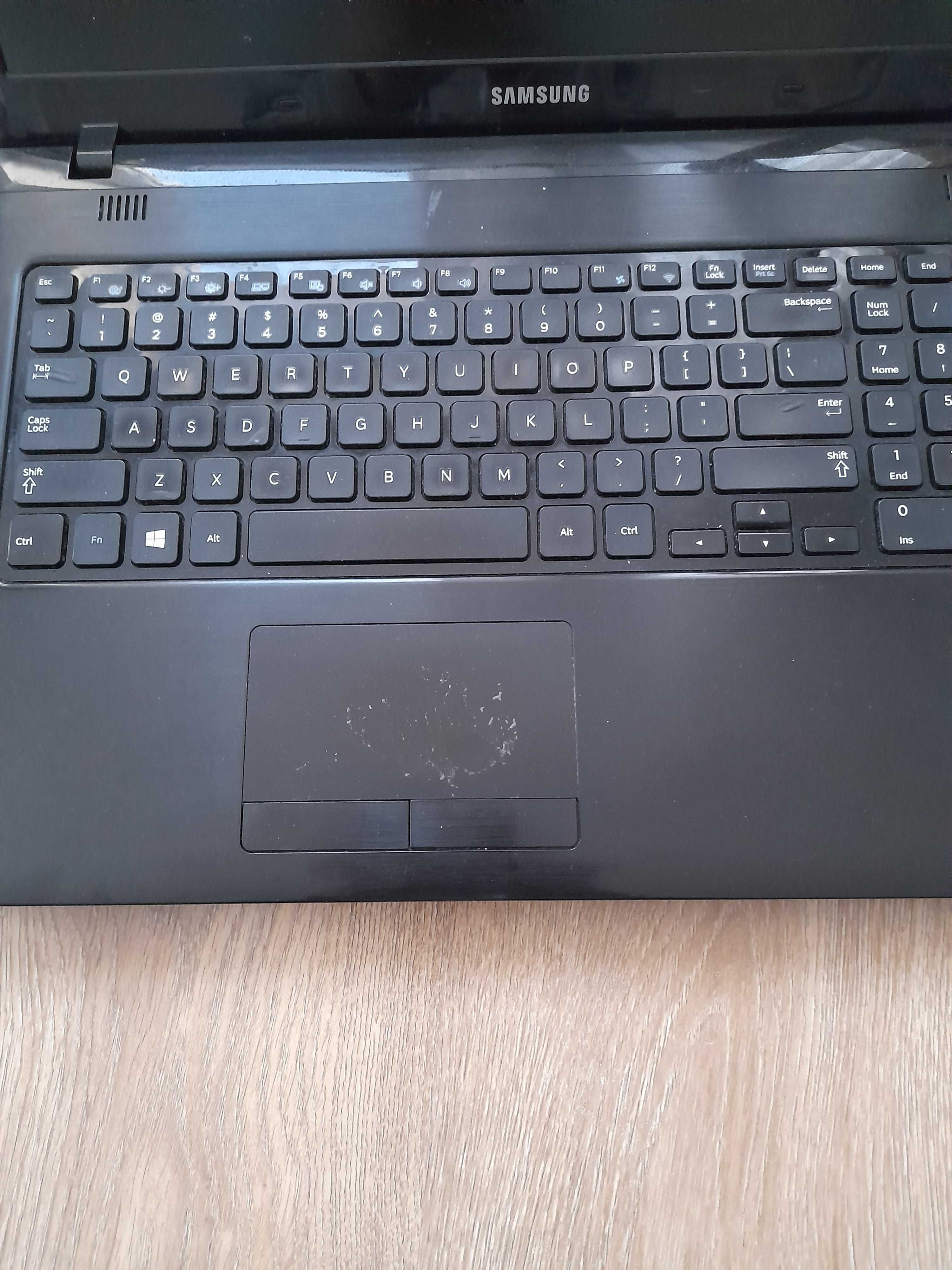 Uszkodzony laptop Samsung NP355