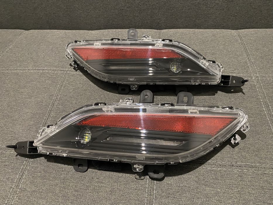 Фонари в бампер Toyota Venza 2021+ Оригинал Ліхтар Стоп