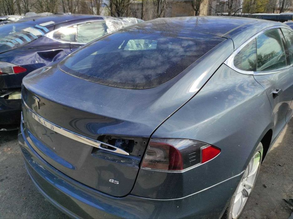 Кришка багажника в зборі Tesla Model S (12-21)