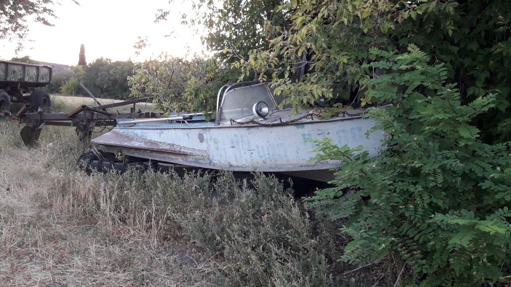 Моторна лодка з дюралюмінія