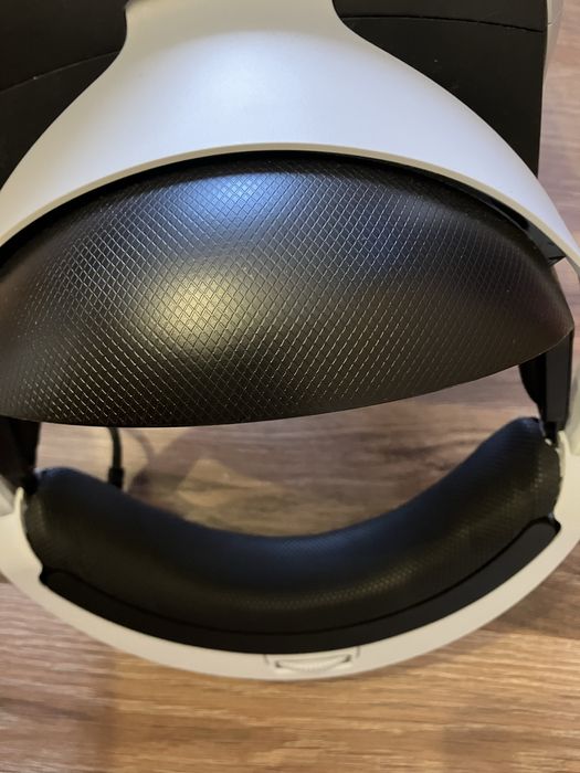 Okulary VR Playstation z kamerą i jednym kontrolerem .