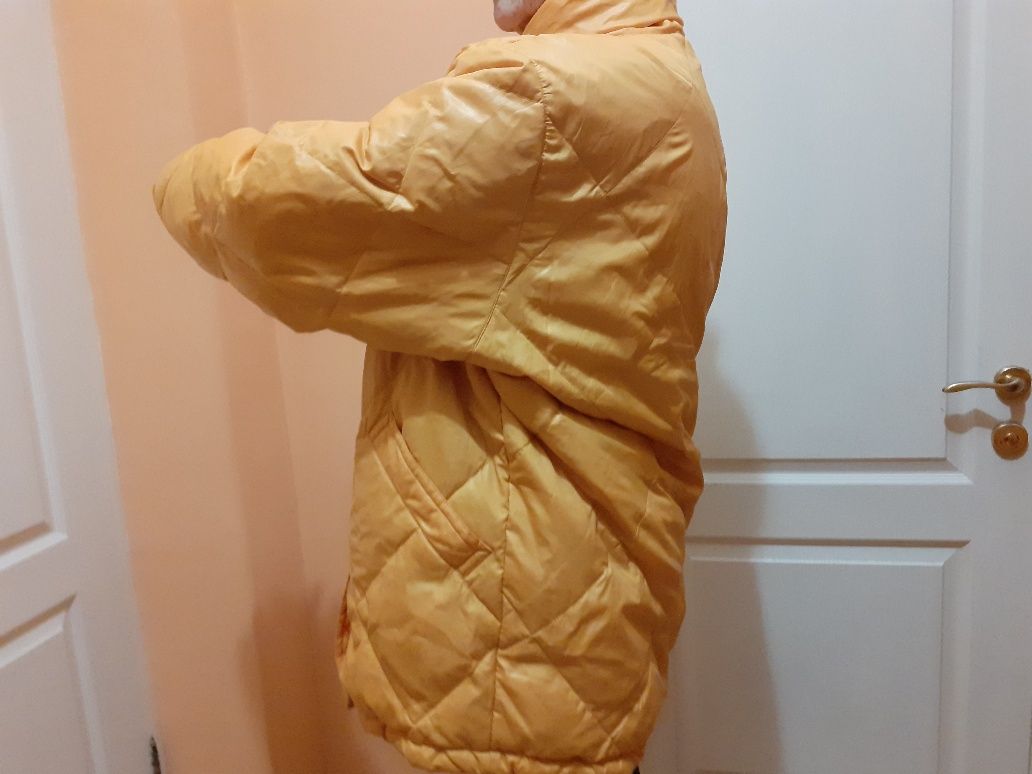 Жовта зимова куртка