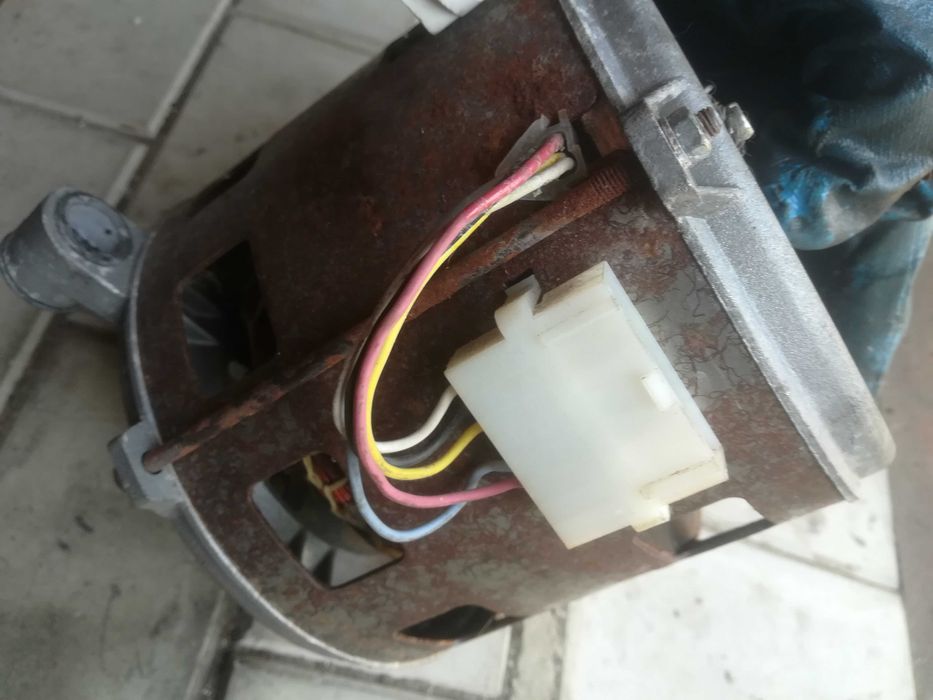 Двигатель Мотор асинхронный для стиральной машины Indesit M12.93.98.43