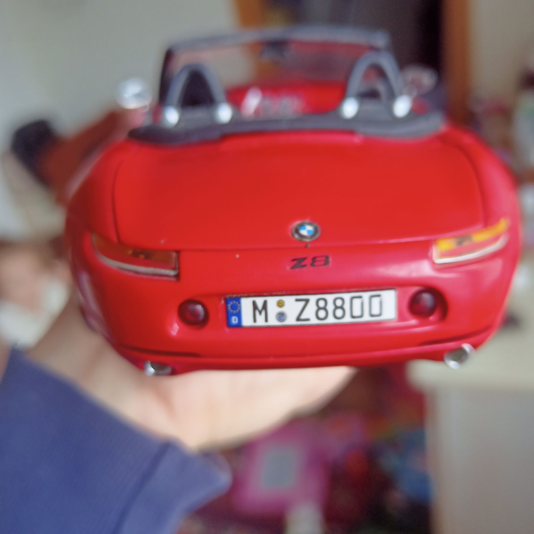 Колекціона модель BMW Z8 1:18 Burago