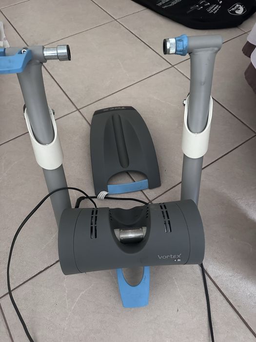 Rolos da TACX e roda para o mesmo