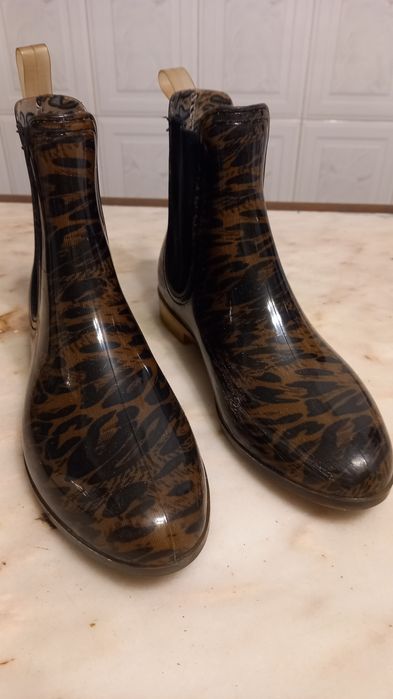 Vendo botins de senhora muito baratos