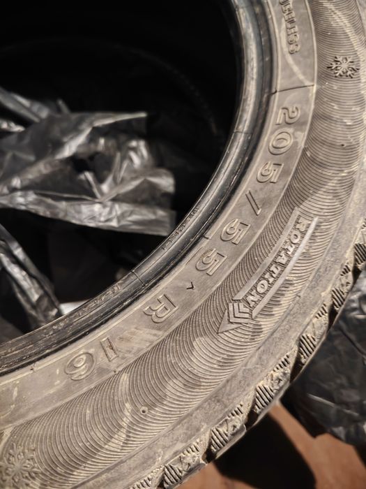 Продам зимнюю резину шип dayton 205 55 r16 комплект