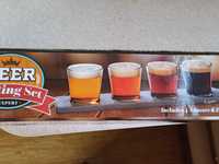 Набор стаканов для дегустации пива TASTING SET на деревянной доске